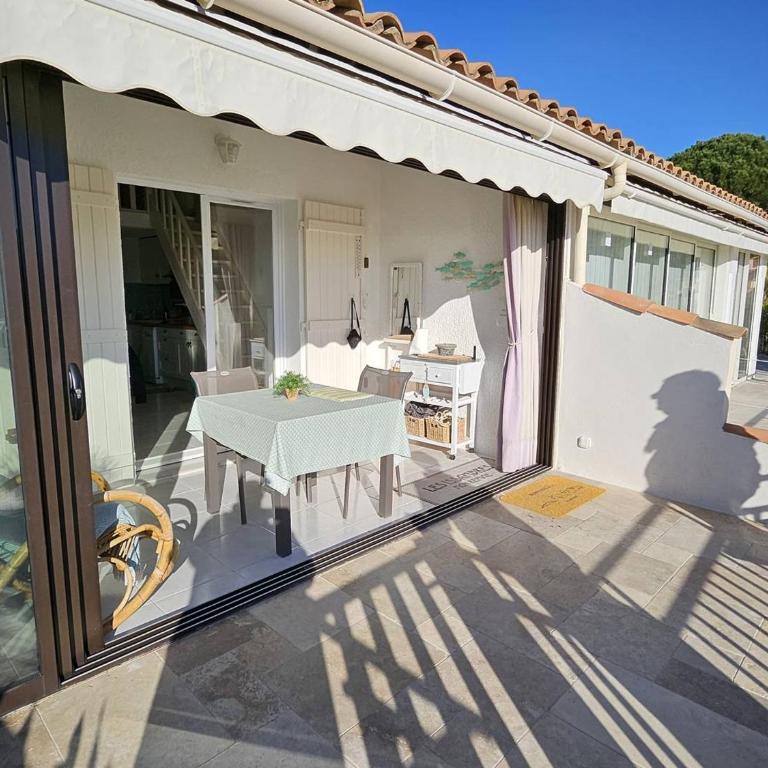 Maison mitoyenne T3 avec piscine, clim, parking, animaux acceptés - FR-1-768-21 - Maison de Vacances - 11