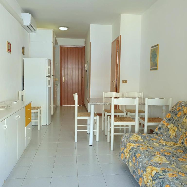 Lovely flat in Bibione Pineda 100m from the beach - Apartment - 3