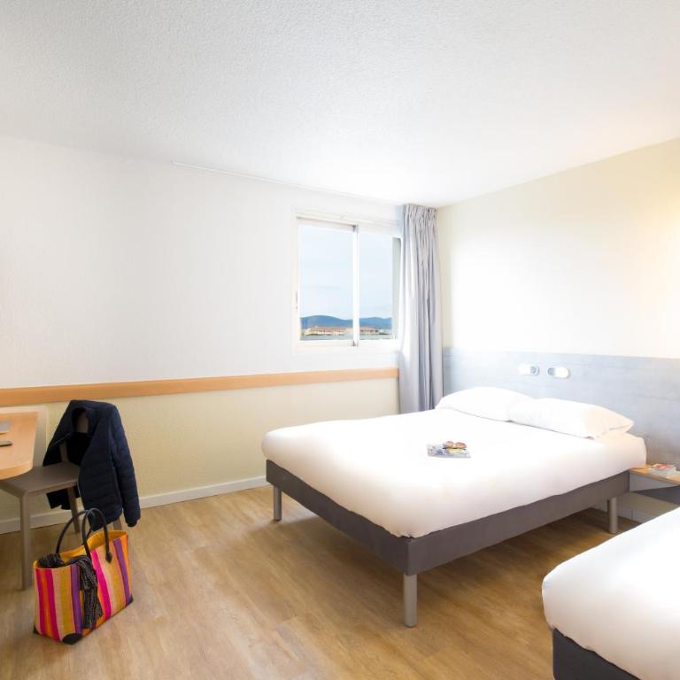 Ibis Budget Fréjus St Raphaël centre plages gare TGV - Chambre Triple Standard - 9