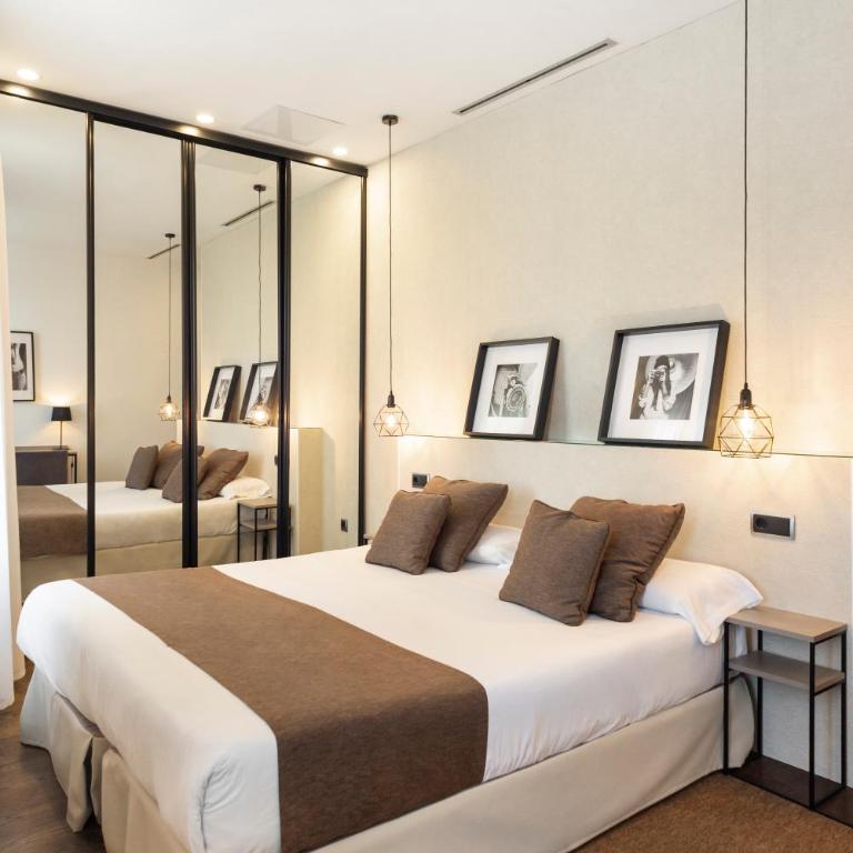Blanq Carmen Hotel - Double Room with Balcony - 3