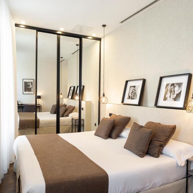 Blanq Carmen Hotel - Double Room with Balcony - 6