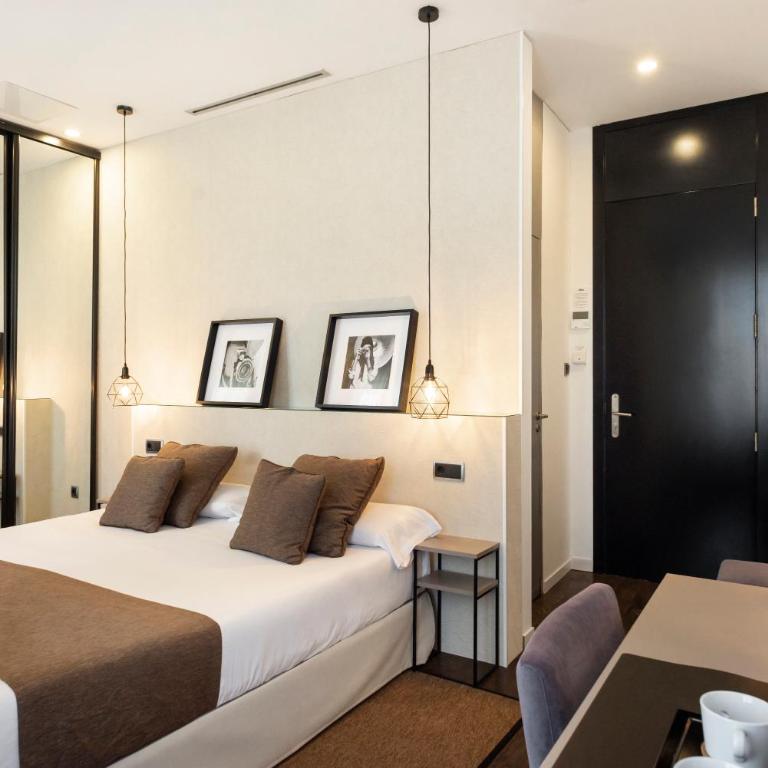 Blanq Carmen Hotel - Double Room with Balcony - 8