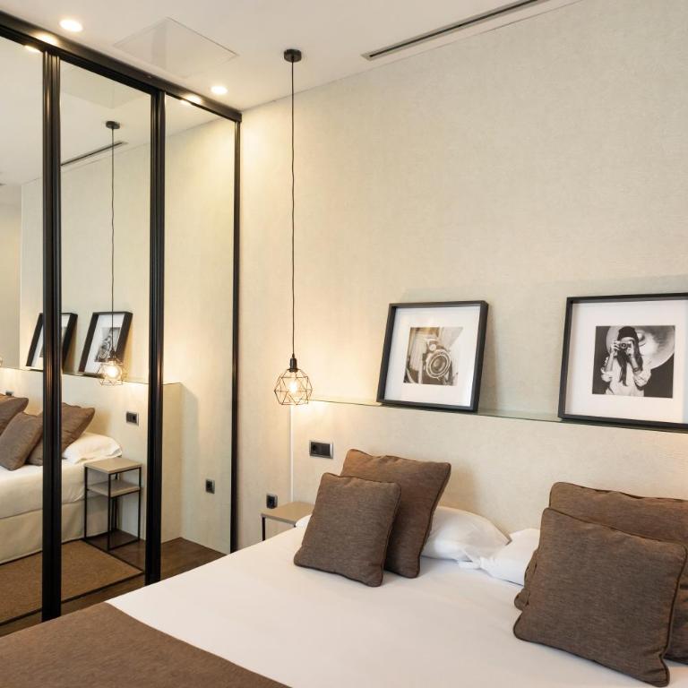 Blanq Carmen Hotel - Double Room with Balcony - 10