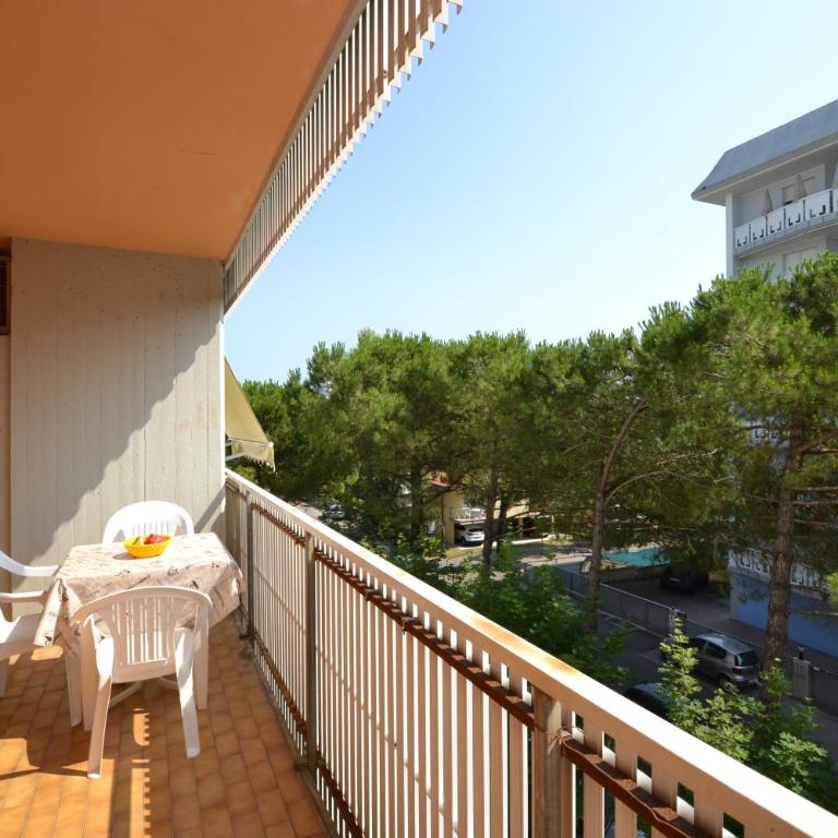 Sunny apartment right by the beach - Apartment - 2