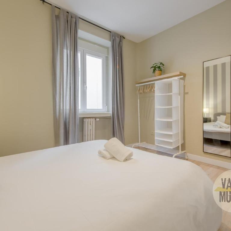 Practico Apt 7pax en Calle Santa Ana Centro de Madrid - Apartment - 12