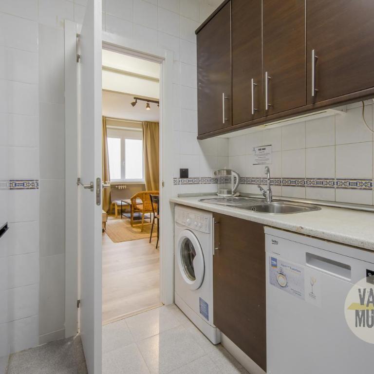 Practico Apt 7pax en Calle Santa Ana Centro de Madrid - Apartment - 13