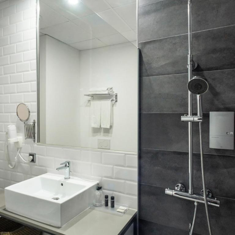 Blanq Carmen Hotel - Double Room with Balcony - 19