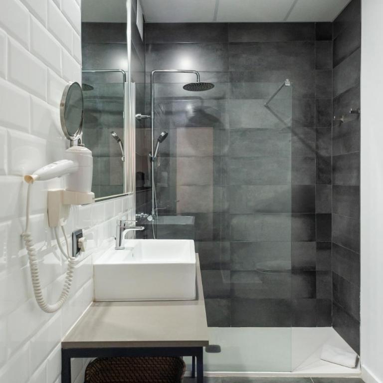 Blanq Carmen Hotel - Double Room with Balcony - 21