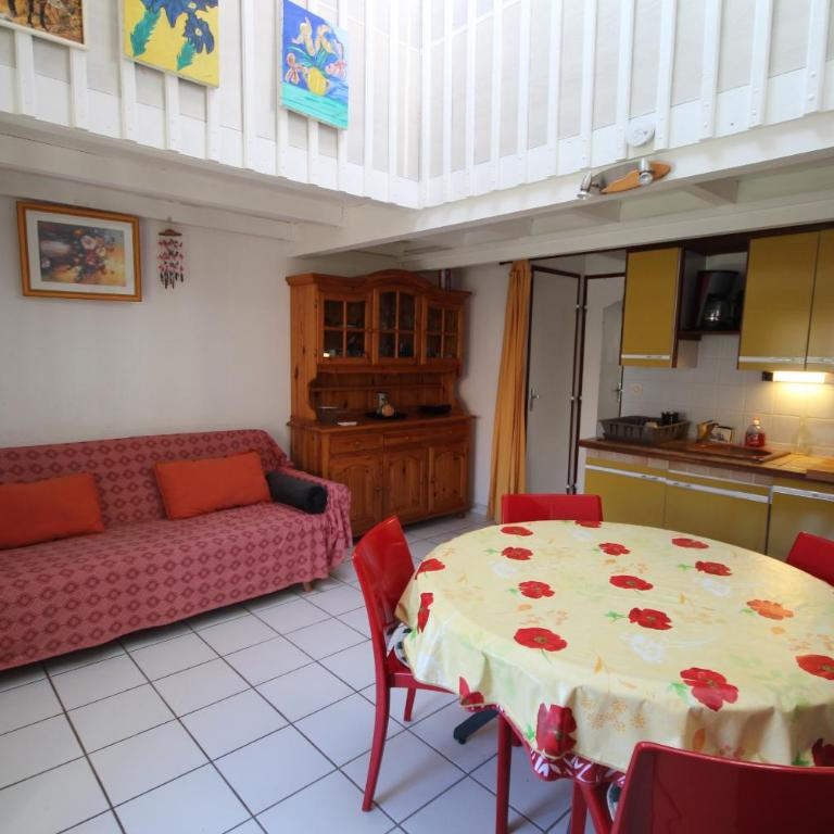 Villa 6 couchages 3 chambres terrasse ombragée parking dans résidence sécurisée piscine commune 400m de la mer LRJP93 - Maison 3 Chambres - 6