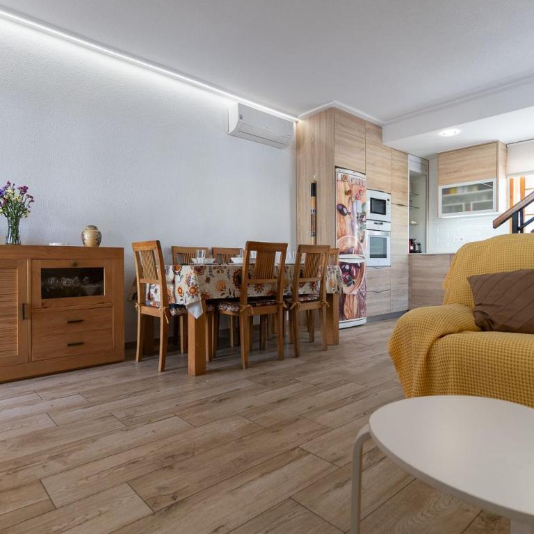 rentafive - 8pax - Terraza - 1min playa - Apartamento con terraza - 24