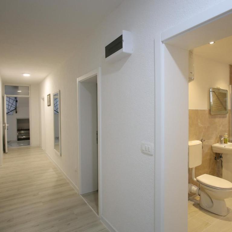 Apartments Daris - Deluxe Double or Twin Room with Balcony - 8