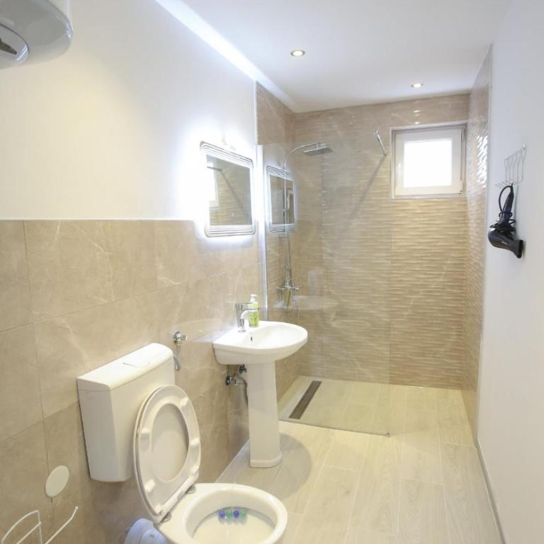 Apartments Daris - Deluxe Double or Twin Room with Balcony - 9