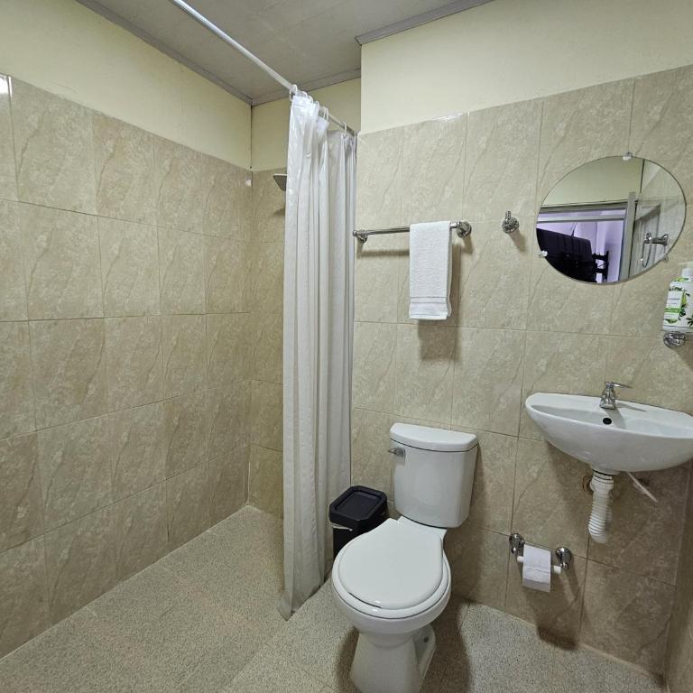 Celestino - Casa de Huespedes - Habitación Cuádruple con baño privado - 3