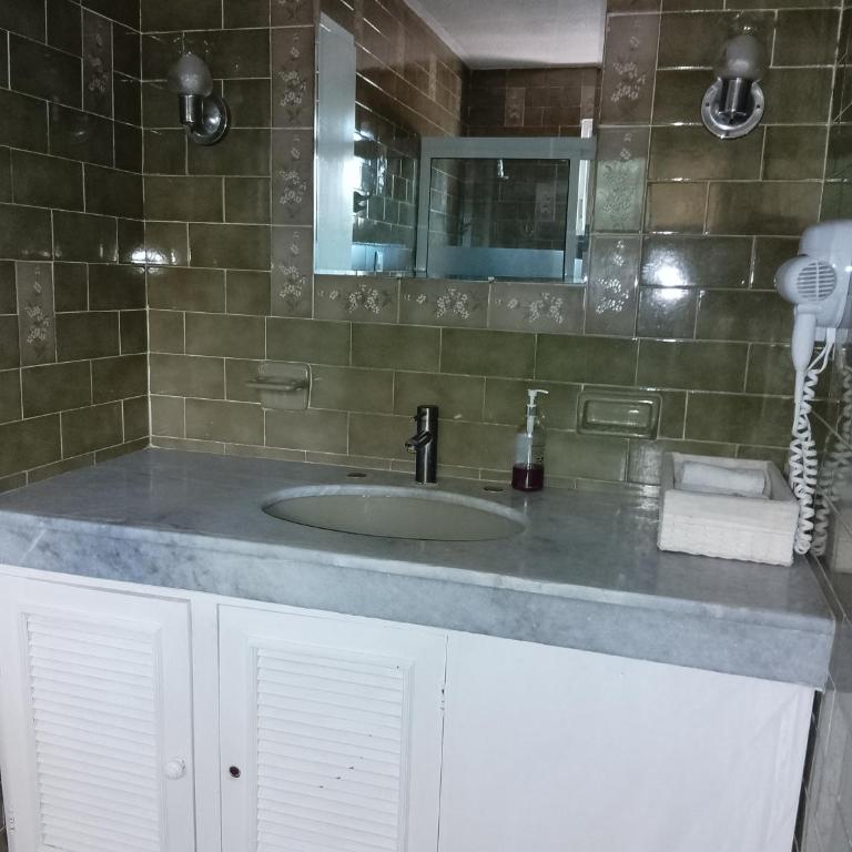 Hotel Downtown Merida - Family Room with Private Bathroom - 5