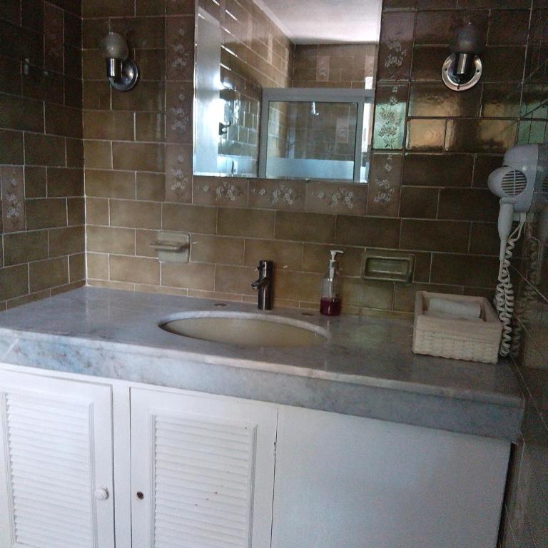 Hotel Downtown Merida - Family Room with Private Bathroom - 3