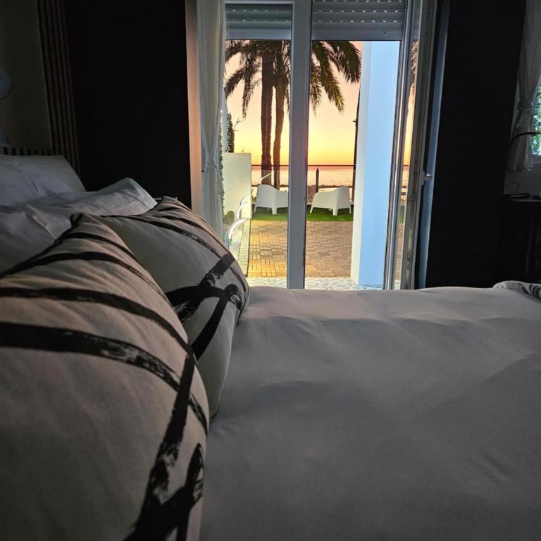 HOSTAL LUXURY NIT I DIA - Habitación Doble Deluxe con vistas al mar - 1 o 2 camas - 5