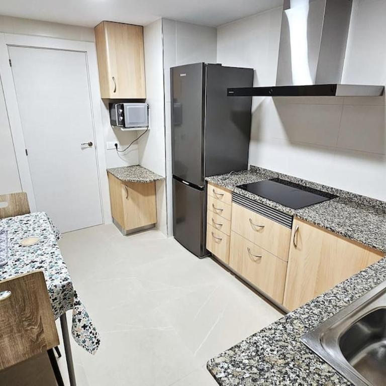 Apartamento REFORMADO con PARKING a 1 minuto de la PLAYA - Apartamento de 3 dormitorios - 24