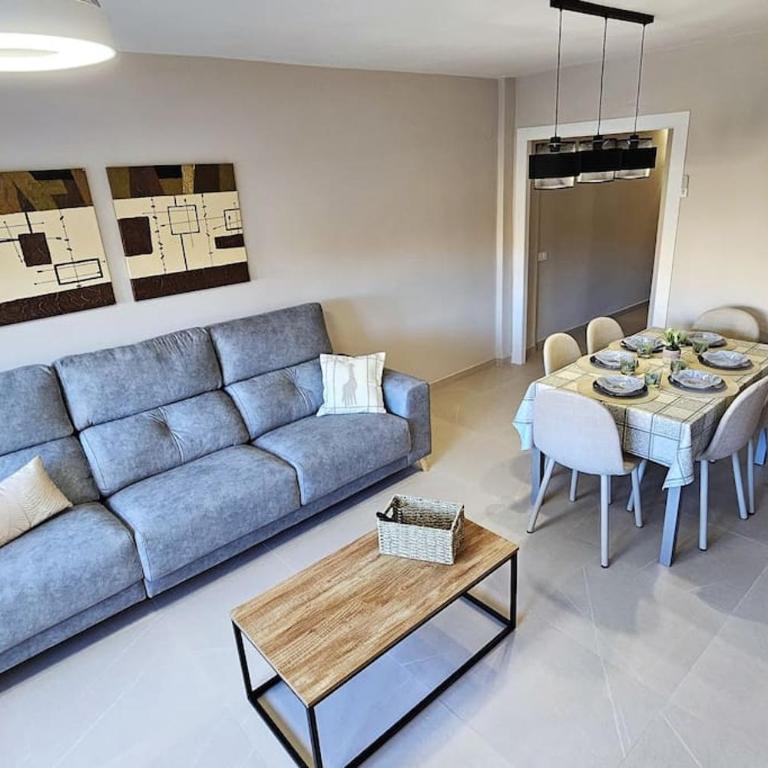 Apartamento REFORMADO con PARKING a 1 minuto de la PLAYA - Apartamento de 3 dormitorios - 1