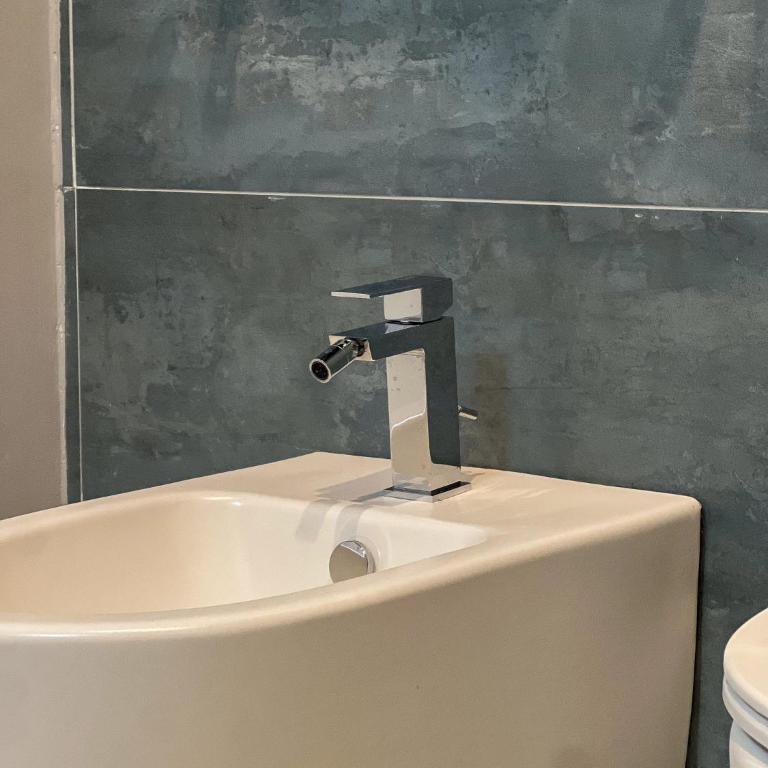 Bed & Breakfast SpaccaNapoli 56 - Camera Matrimoniale con Bagno Privato - 8
