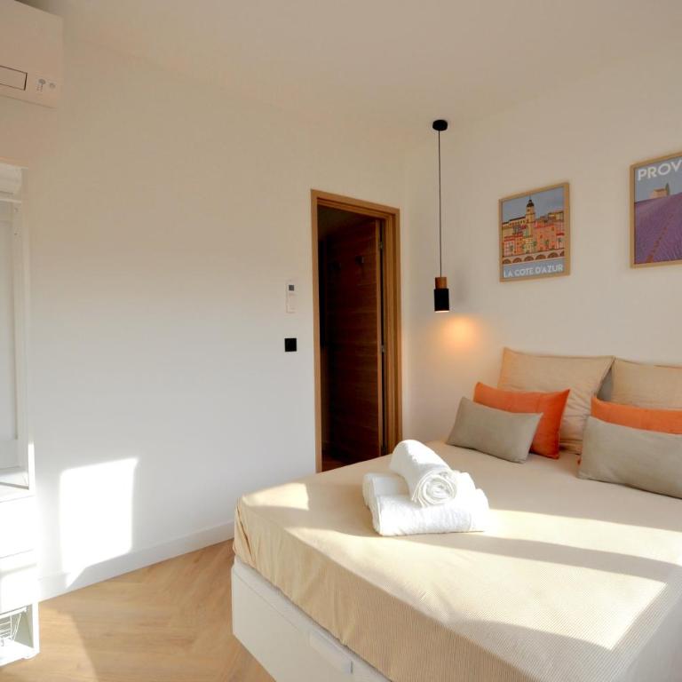 MONACO - MENTON - 6 PERSONS - 2 BEDROOMS - FULL RENOVATED - FULL CLIM - HYPERCENTER - BEACH AND SUn - Two-Bedroom Apartment - 38