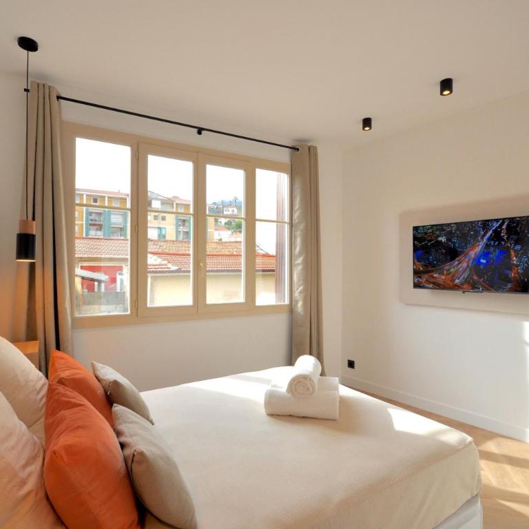 MONACO - MENTON - 6 PERSONS - 2 BEDROOMS - FULL RENOVATED - FULL CLIM - HYPERCENTER - BEACH AND SUn - Two-Bedroom Apartment - 52