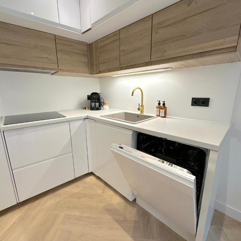 MONACO - MENTON - 6 PERSONS - 2 BEDROOMS - FULL RENOVATED - FULL CLIM - HYPERCENTER - BEACH AND SUn - Two-Bedroom Apartment - 51