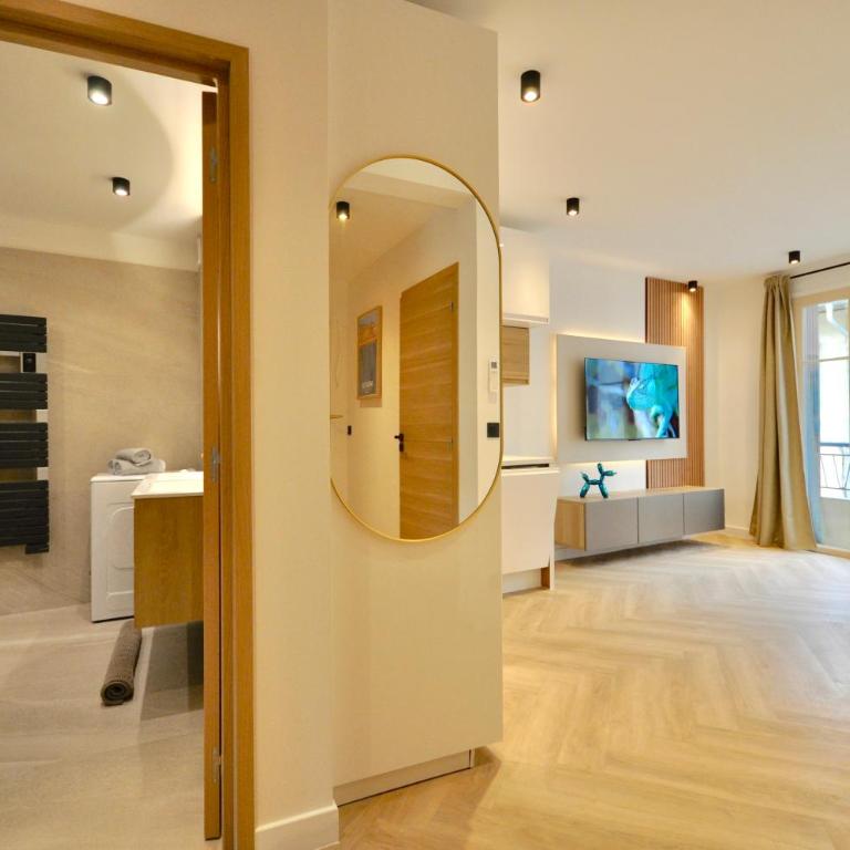 MONACO - MENTON - 6 PERSONS - 2 BEDROOMS - FULL RENOVATED - FULL CLIM - HYPERCENTER - BEACH AND SUn - Two-Bedroom Apartment - 53