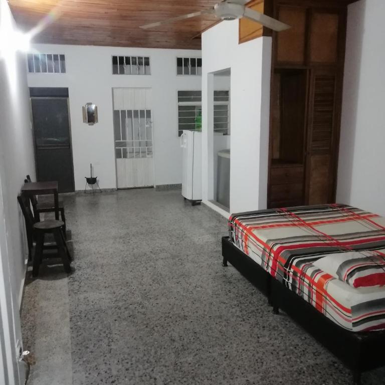 Hotel low cost - Habitación Doble Deluxe con cama supletoria - 3