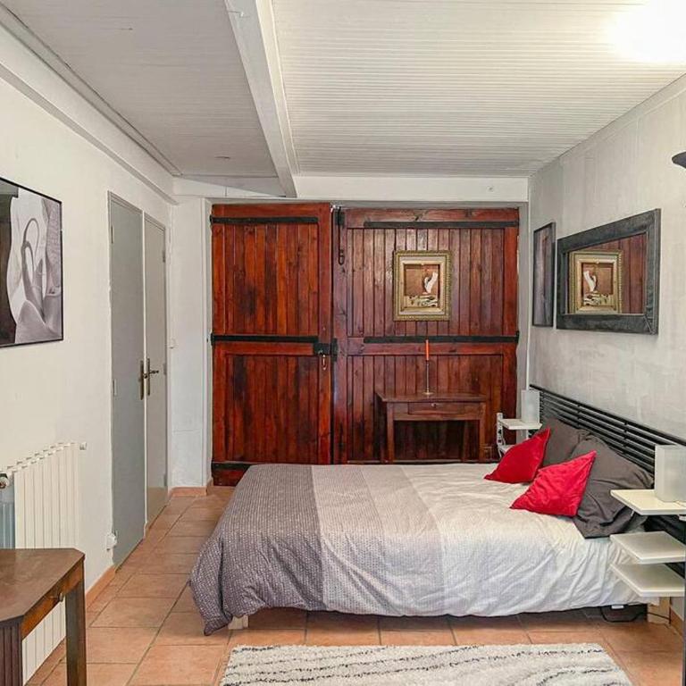 Tranquil apt with patio, Pézenas historic centre - Appartement 2 Chambres - 25
