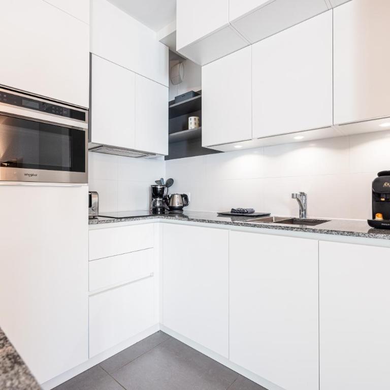 Queen Riviera : climatisation, parking, terrasse - Appartement avec Douche - 10