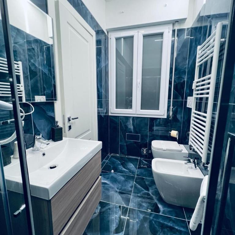 Seven Nights Bologna - Camera Matrimoniale con Bagno Privato - 19
