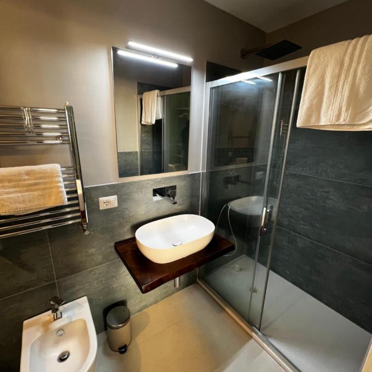 Bed & Breakfast SpaccaNapoli 56 - Camera Matrimoniale con Balcone - 4