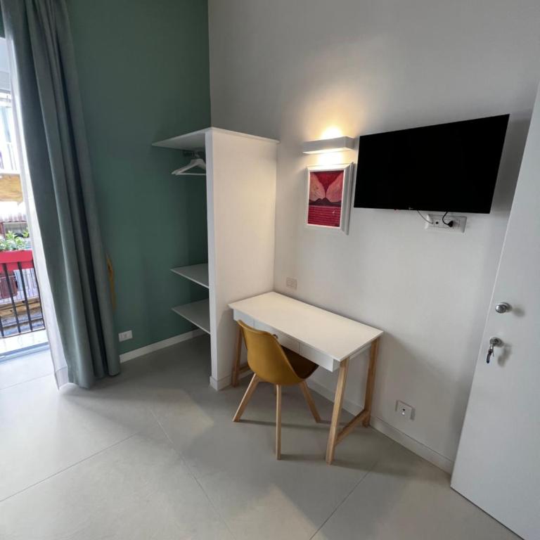 Bed & Breakfast SpaccaNapoli 56 - Camera Matrimoniale con Balcone - 5