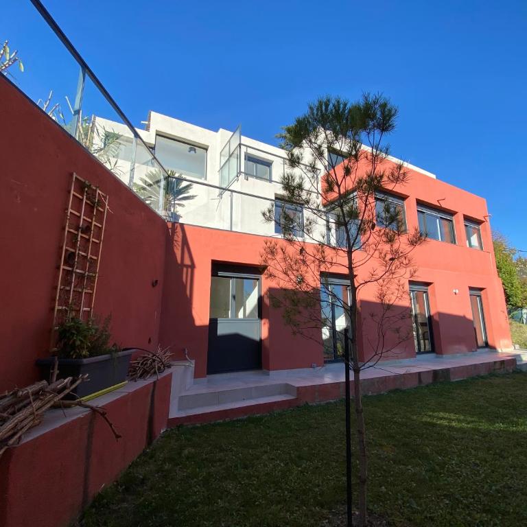 F1 4-Bedrooms Villa with Parking, AC & Pool 8 to 10 guests - Villa Supérieure - 23