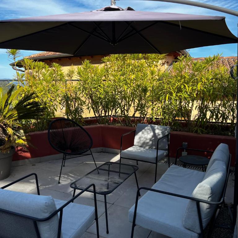 F1 4-Bedrooms Villa with Parking, AC & Pool 8 to 10 guests - Villa Supérieure - 31
