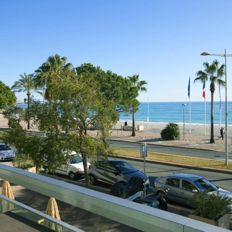 Tiercé Hotel - Privilege Double Room - Sea View or Racecourse View - 4