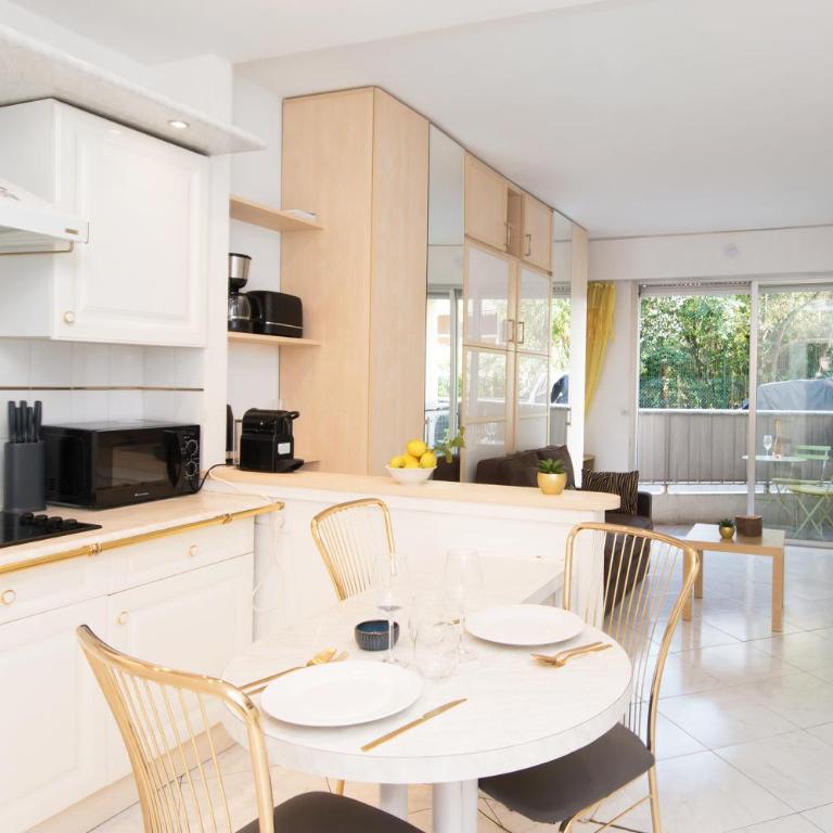 COSY STUDIO - Résidence front de mer - Menton - One-Bedroom Apartment - 2