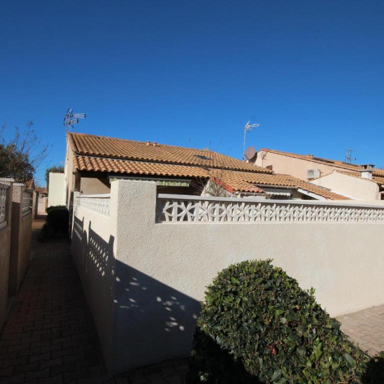 Jolie maison d'angle, pour 4 couchages, terrasse, résidence piscine commune à 400m plage de PORTIRAGNES PLAGE LRJP134 - Maisonnette - 12