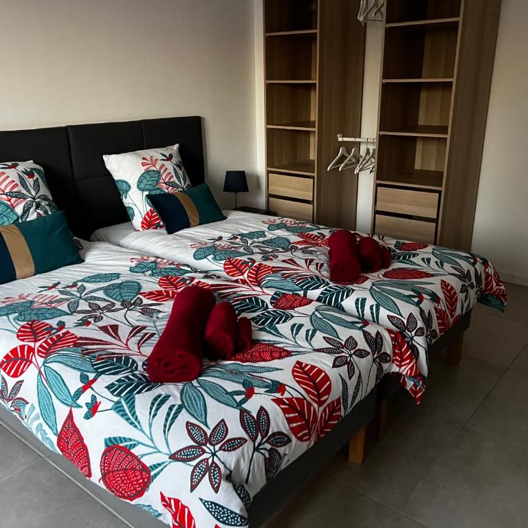 F1 4-Bedrooms Villa with Parking, AC & Pool 8 to 10 guests - Villa Supérieure - 11