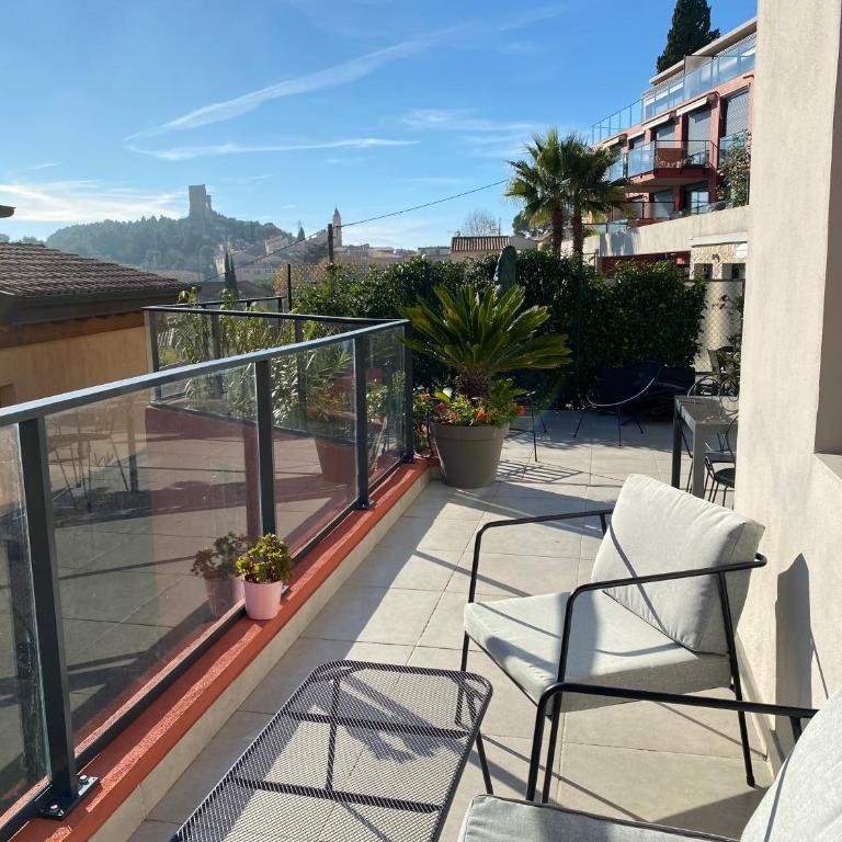 F1 4-Bedrooms Villa with Parking, AC & Pool 8 to 10 guests - Villa Supérieure - 32