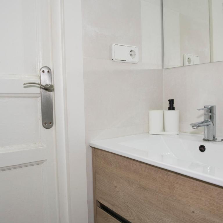 Apartamento Gaudí-Sant Pau - Two-Bedroom Apartment - 25