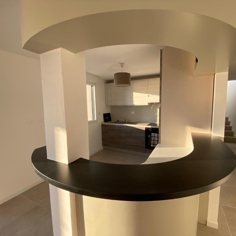 F1 4-Bedrooms Villa with Parking, AC & Pool 8 to 10 guests - Villa Supérieure - 7