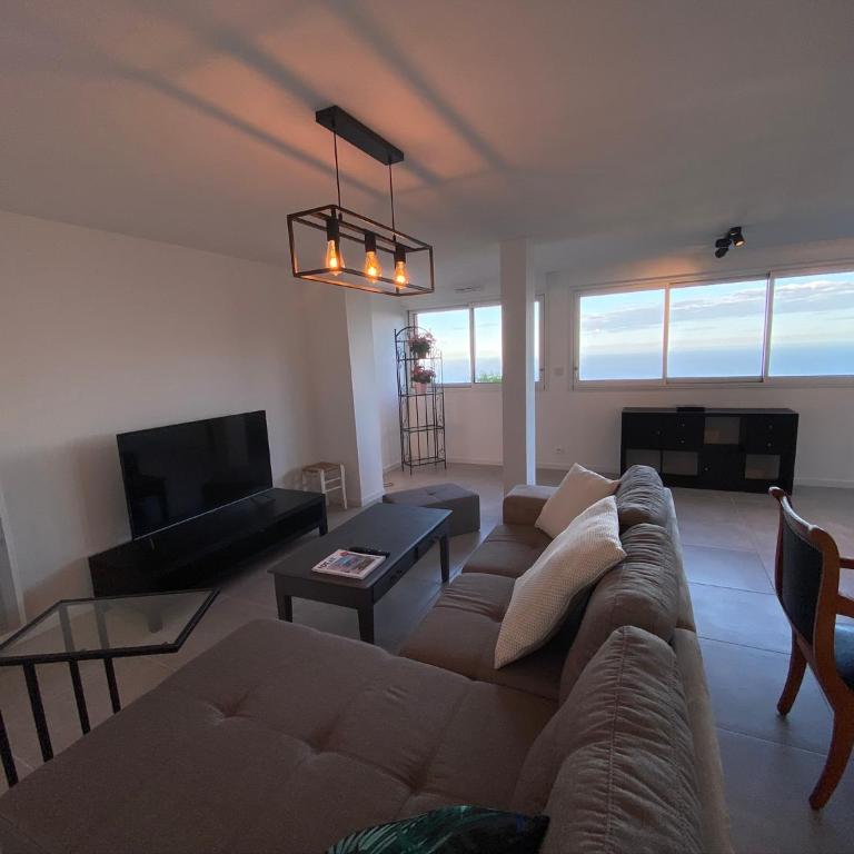 F1 4-Bedrooms Villa with Parking, AC & Pool 8 to 10 guests - Villa Supérieure - 5