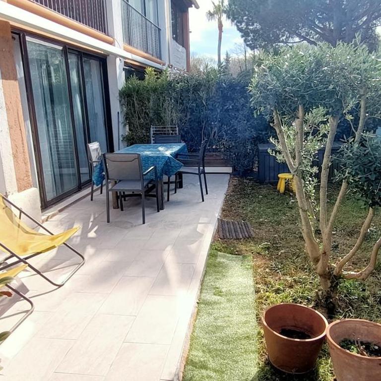 Port Cogolin, T2 calme dans belle résidence, piscine, proche St Tropez - Apartment mit 2 Schlafzimmern - 17