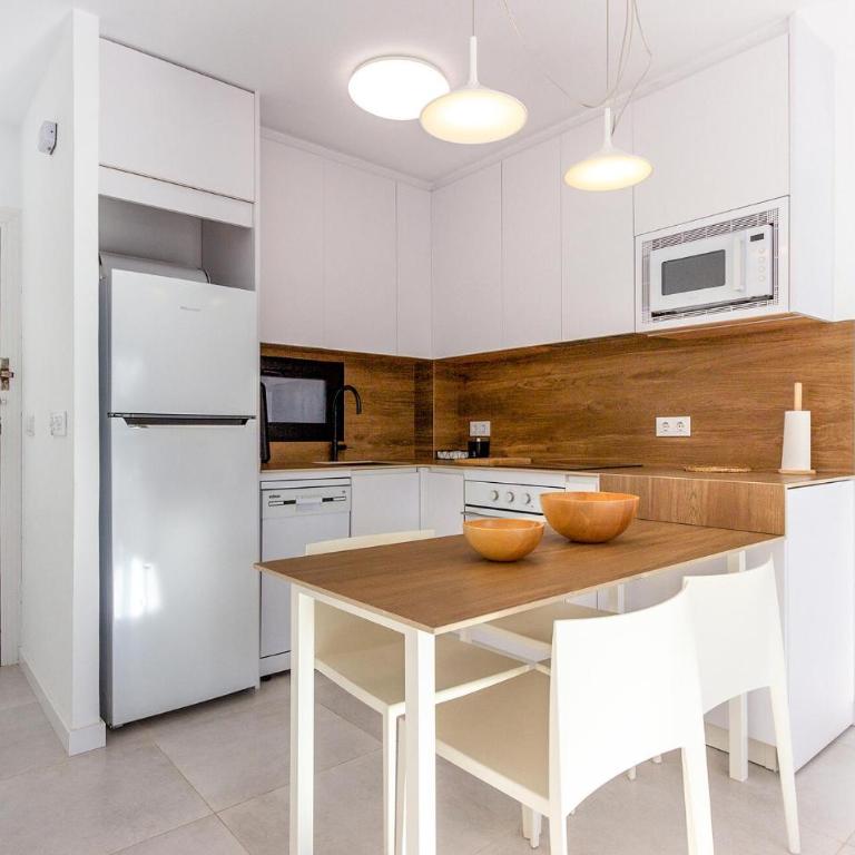 Cozy Apartment In Orihuela With Wifi - Apartamento de 2 dormitorios - 17