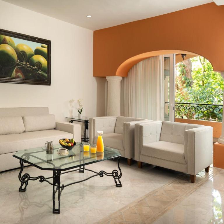 Eurostars Hacienda Vista Real - Family Room - 2