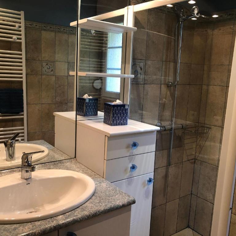 Chalet spacieux avec balcon, WiFi gratuit, proche lac et station de ski - FR-1-589-140 - Maison de Vacances (6 Adultes) - 17