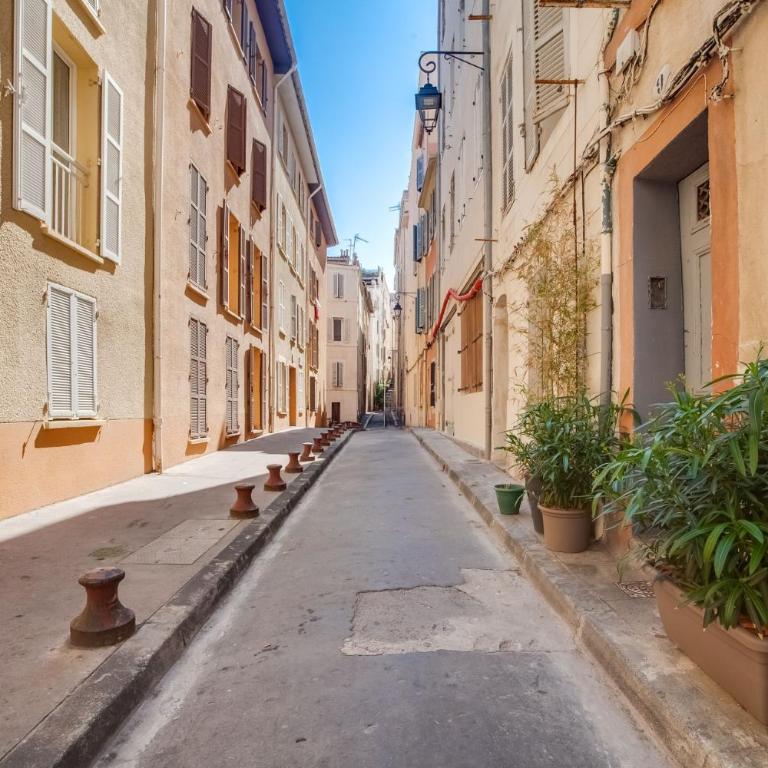 Plein coeur du Panier avec terrasse 2 à 4 personnes arrivée avant 19h - Appartement 1 Chambre - 27