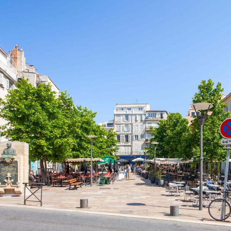 Plein coeur du Panier avec terrasse 2 à 4 personnes arrivée avant 19h - Appartement 1 Chambre - 32