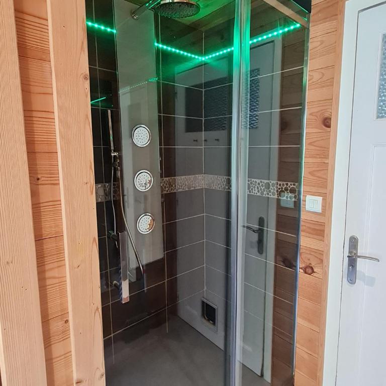 Charmant appartement 85 m² près des pistes, terrasse et parking privé, équipements complets. - FR-1-589-410 - Apartment - 11